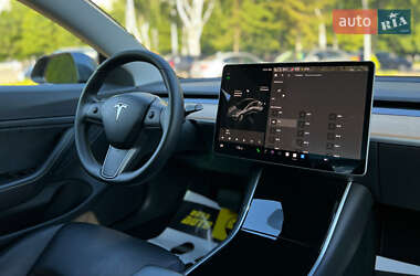 Седан Tesla Model 3 2020 в 