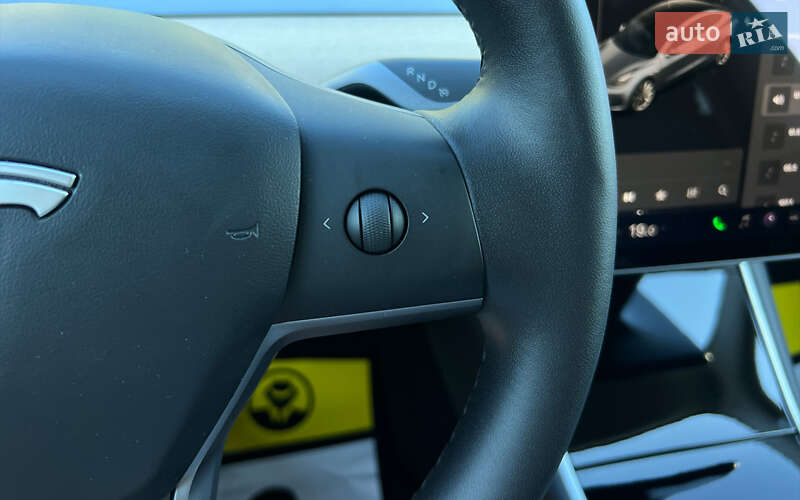 Седан Tesla Model 3 2020 в Львові