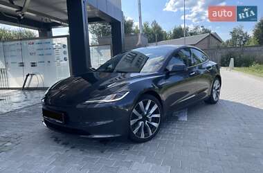 Седан Tesla Model 3 2024 в 
