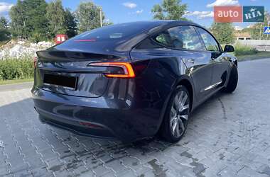 Седан Tesla Model 3 2024 в 
