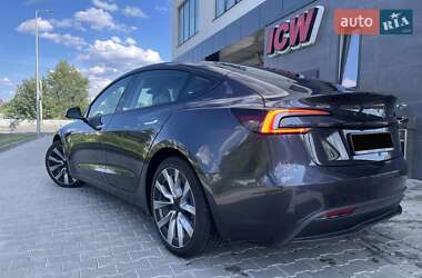 Седан Tesla Model 3 2024 в 