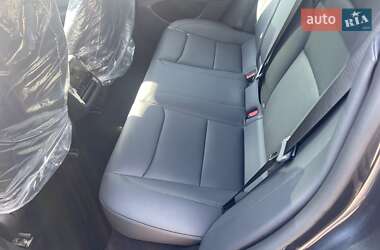 Седан Tesla Model 3 2024 в 