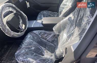 Седан Tesla Model 3 2024 в 
