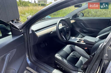 Седан Tesla Model 3 2020 в 