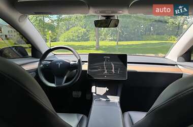 Седан Tesla Model 3 2023 в 