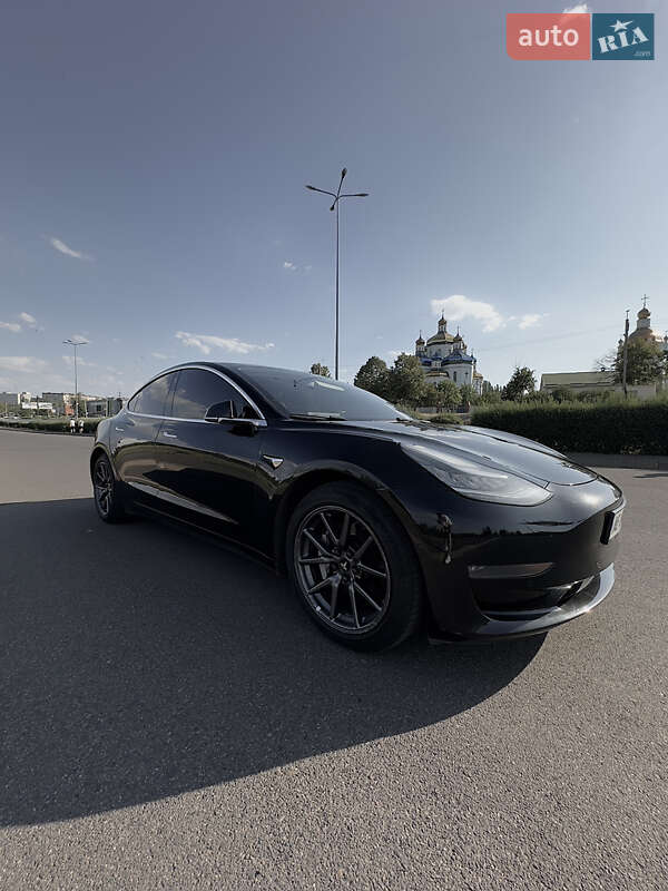 Седан Tesla Model 3 2018 в Кривом Роге