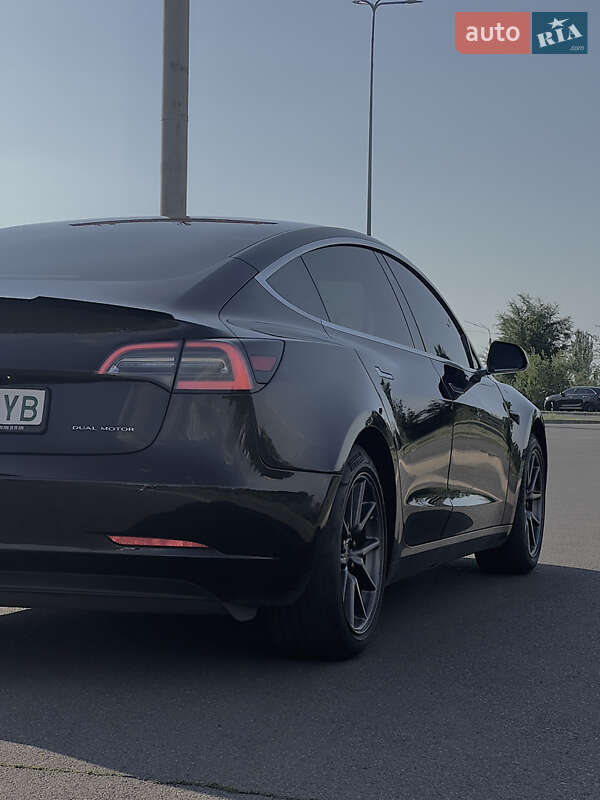 Седан Tesla Model 3 2018 в Кривом Роге
