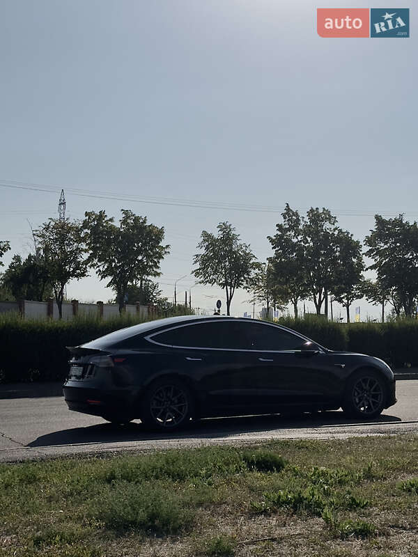 Седан Tesla Model 3 2018 в Кривом Роге