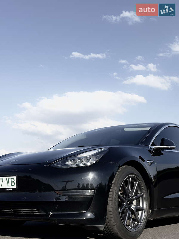 Седан Tesla Model 3 2018 в Кривом Роге