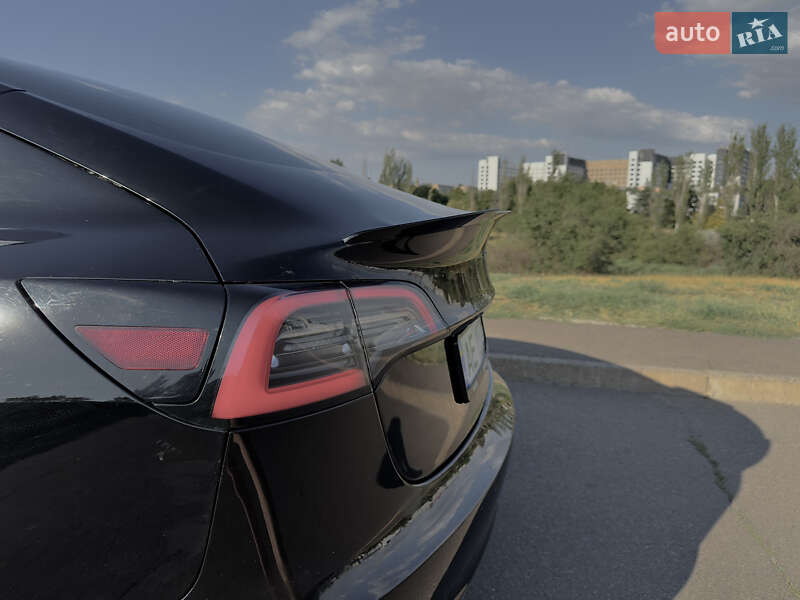 Седан Tesla Model 3 2018 в Кривом Роге