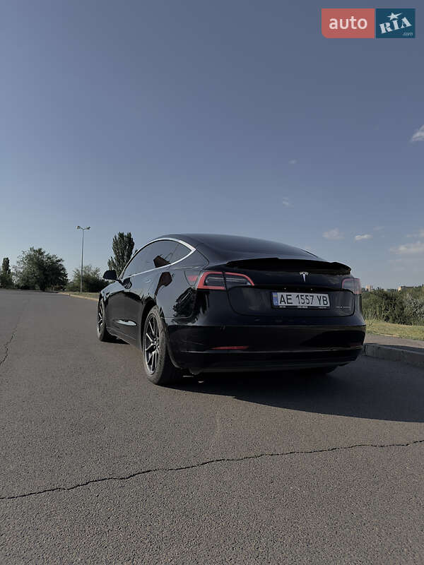 Седан Tesla Model 3 2018 в Кривом Роге