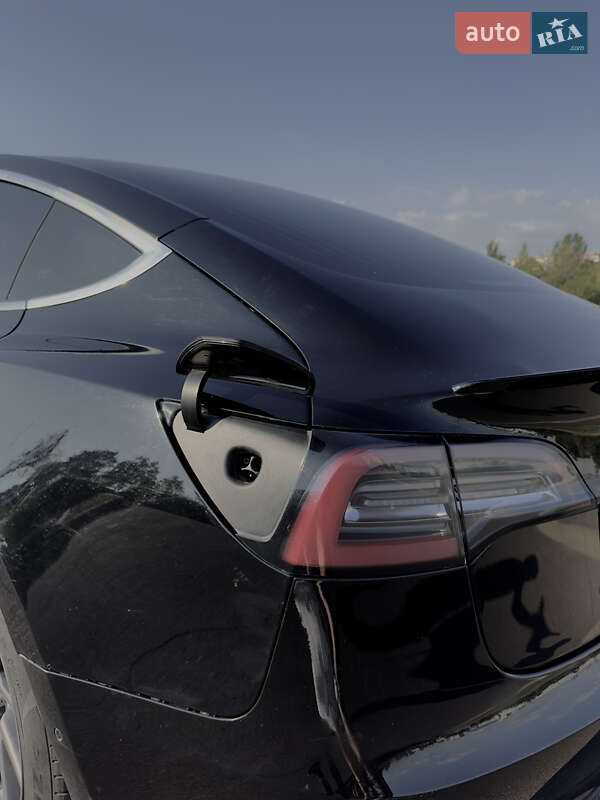 Седан Tesla Model 3 2018 в Кривом Роге