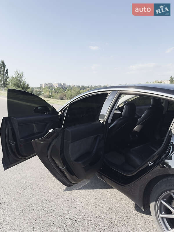 Седан Tesla Model 3 2018 в Кривом Роге