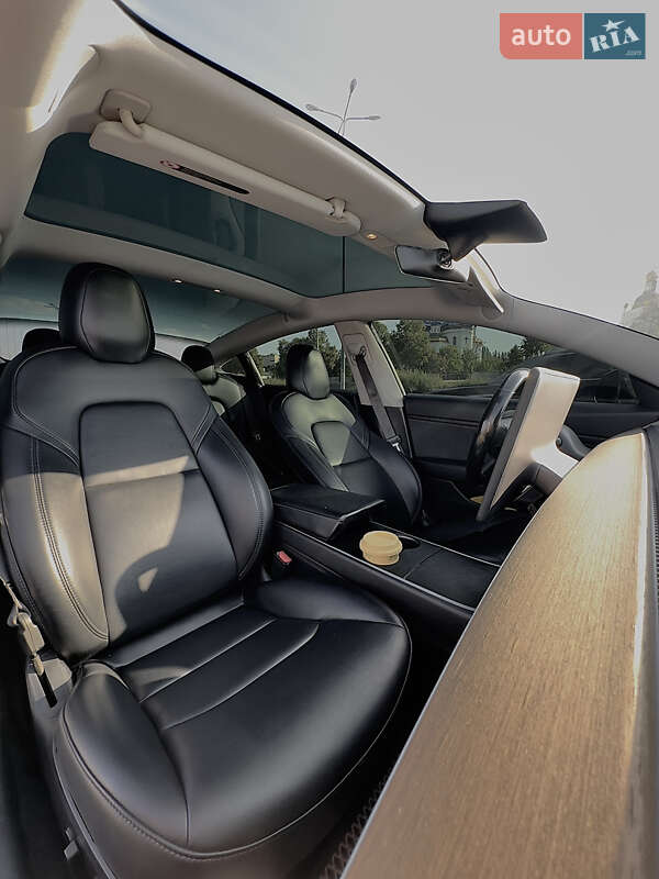 Седан Tesla Model 3 2018 в Кривом Роге