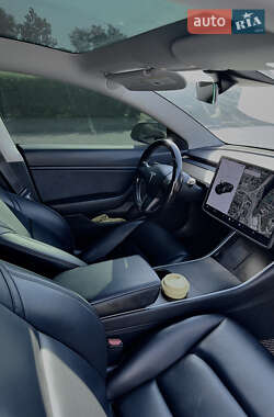 Седан Tesla Model 3 2018 в Кривом Роге