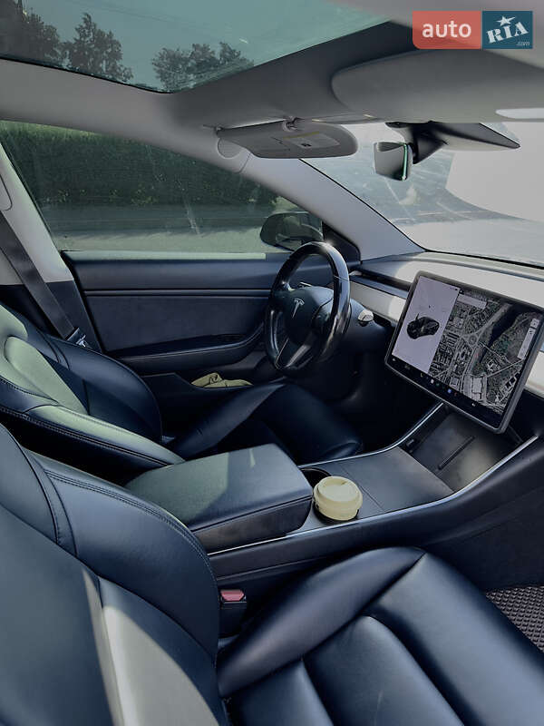 Седан Tesla Model 3 2018 в Кривом Роге