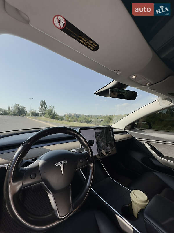 Седан Tesla Model 3 2018 в Кривом Роге