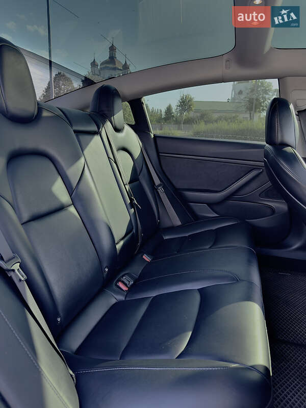 Седан Tesla Model 3 2018 в Кривом Роге