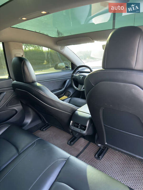 Седан Tesla Model 3 2018 в Кривом Роге