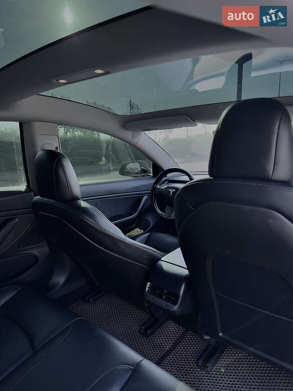 Седан Tesla Model 3 2018 в Кривом Роге