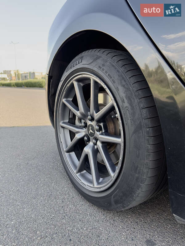 Седан Tesla Model 3 2018 в Кривом Роге