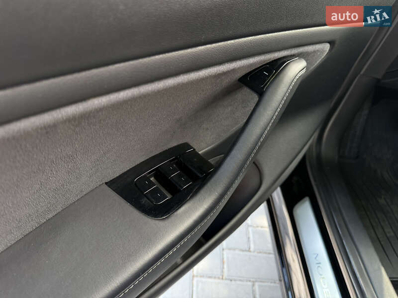 Седан Tesla Model 3 2019 в Николаеве