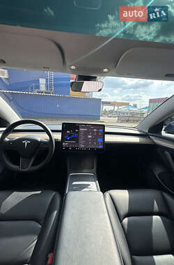 Седан Tesla Model 3 2022 в 