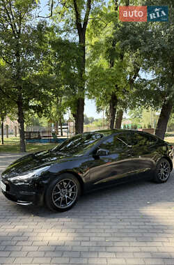 Седан Tesla Model 3 2021 в 