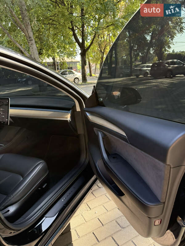 Седан Tesla Model 3 2021 в Каменском