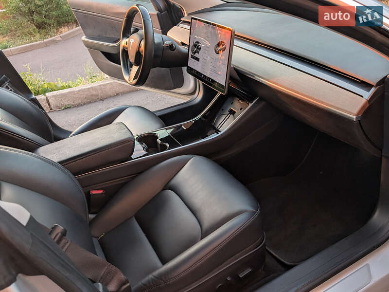 Седан Tesla Model 3 2018 в Одессе