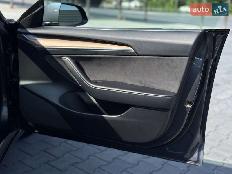 Седан Tesla Model 3 2022 в Киеве