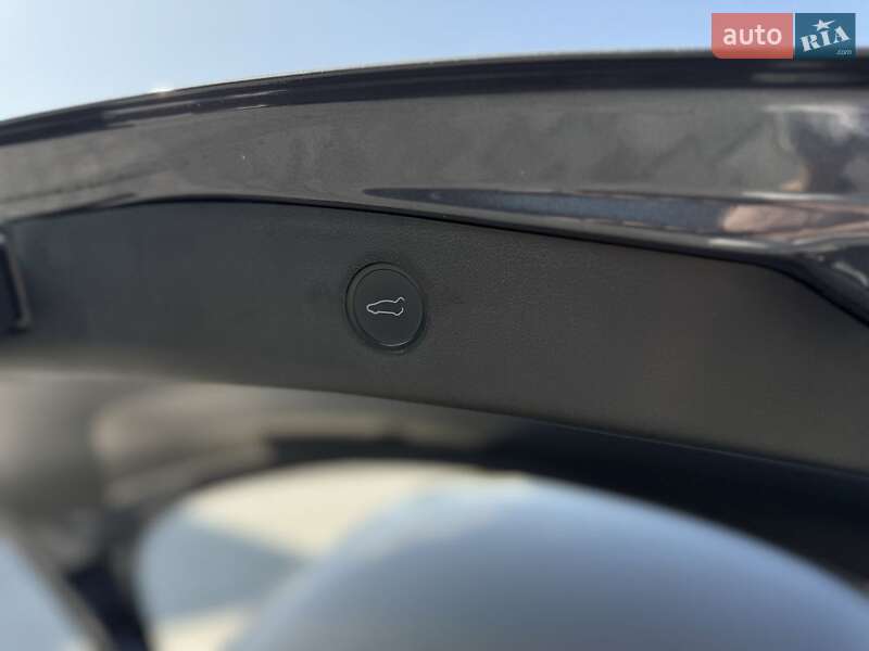 Седан Tesla Model 3 2022 в Киеве