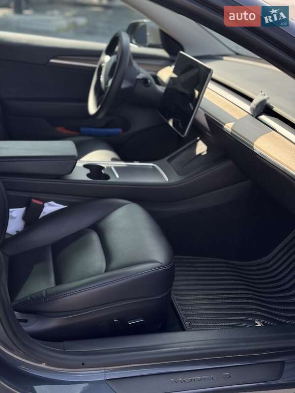 Седан Tesla Model 3 2022 в Киеве