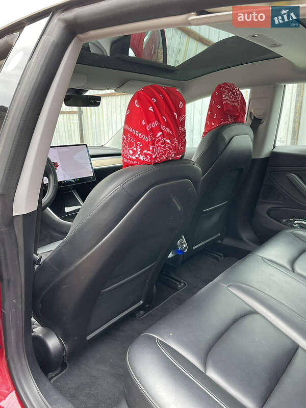 Седан Tesla Model 3 2019 в Сумах