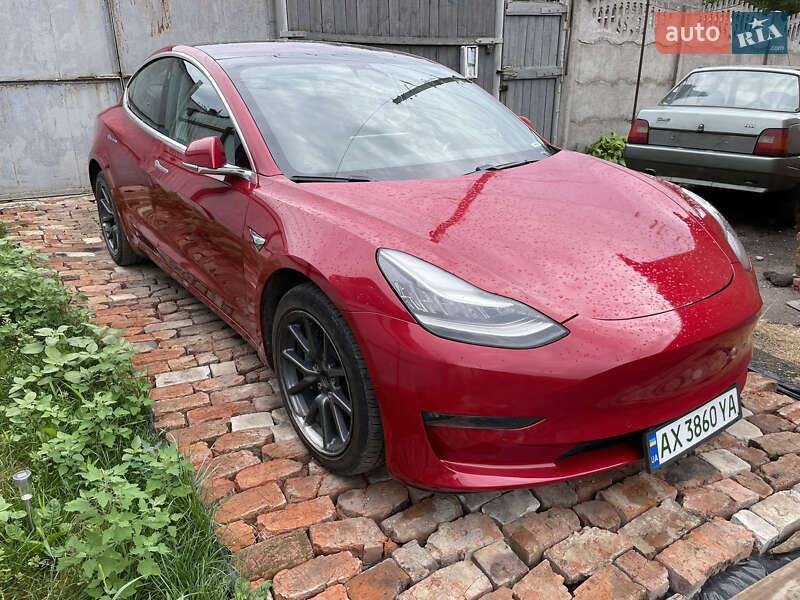 Седан Tesla Model 3 2019 в Сумах