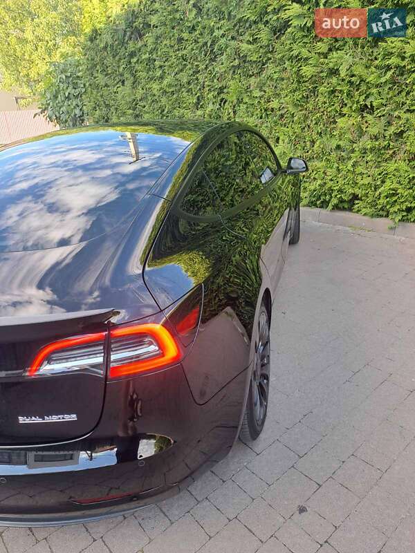 Седан Tesla Model 3 2021 в Львові