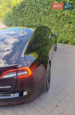 Седан Tesla Model 3 2021 в 