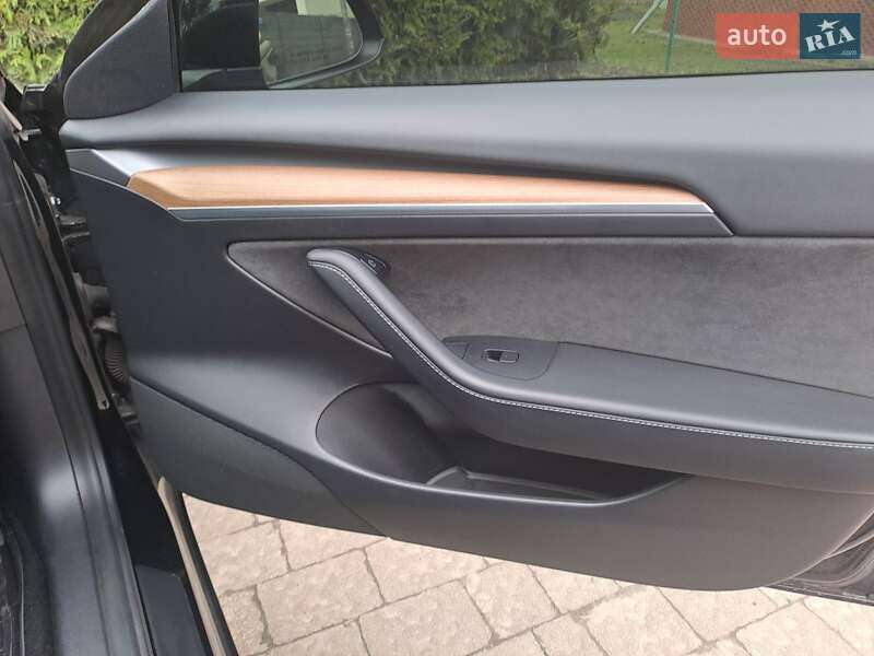 Седан Tesla Model 3 2021 в Львові