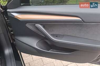 Седан Tesla Model 3 2021 в 