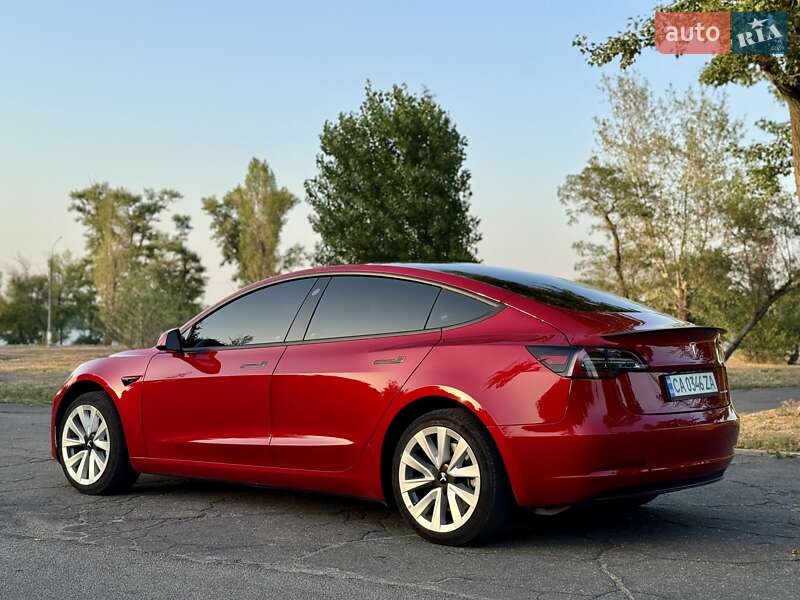Седан Tesla Model 3 2020 в Кам'янському