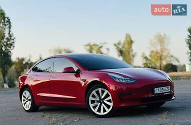 Седан Tesla Model 3 2020 в Кам'янському