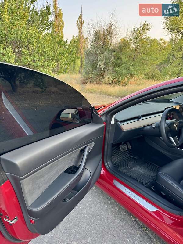 Седан Tesla Model 3 2020 в Каменском