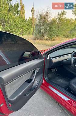 Седан Tesla Model 3 2020 в 