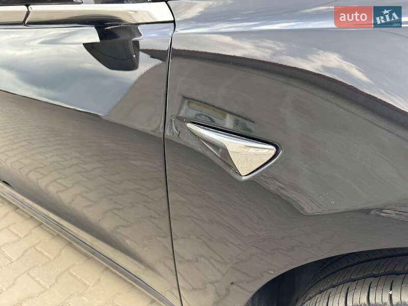 Седан Tesla Model 3 2019 в Луцке
