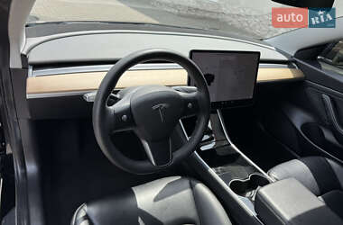 Седан Tesla Model 3 2019 в 
