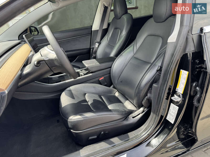Седан Tesla Model 3 2019 в Луцке