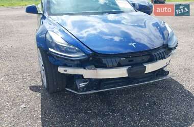 Седан Tesla Model 3 2022 в 