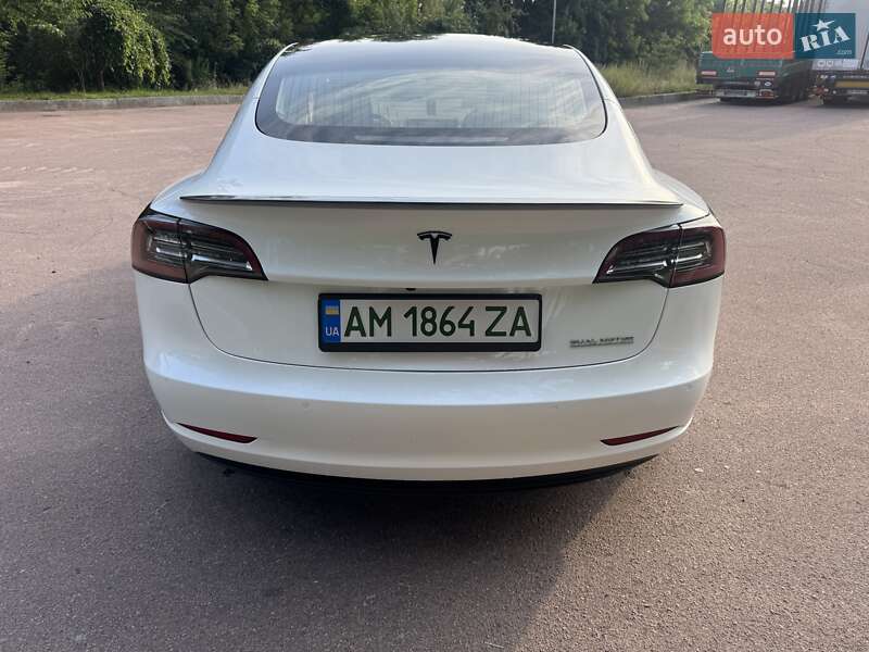Седан Tesla Model 3 2021 в Житомире