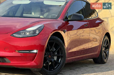 Седан Tesla Model 3 2021 в 