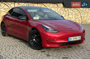 Седан Tesla Model 3 2021 в 